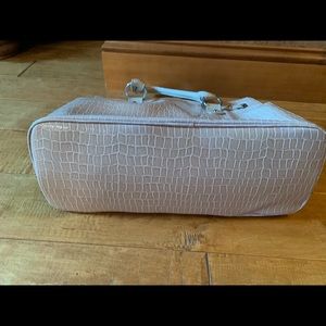 White House Black Market cream handbag. Great condition!